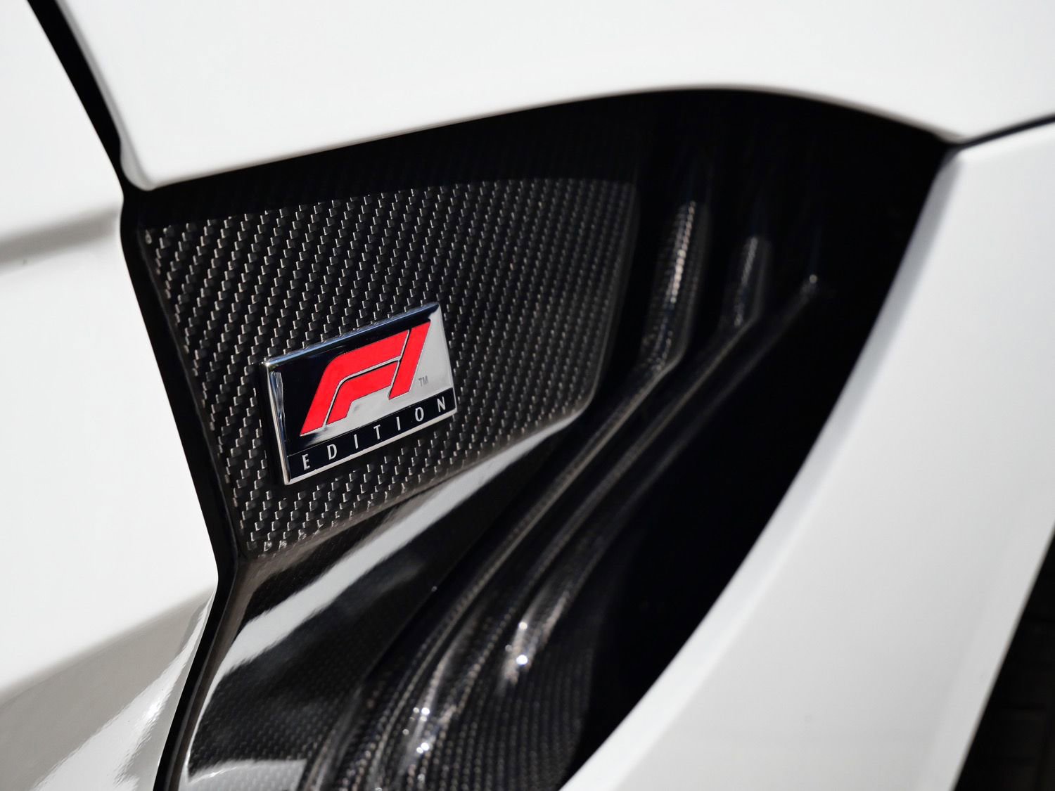 Used 2023 Aston Martin V8 Vantage Coupe image 19