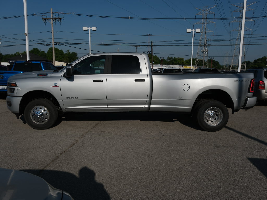 New 2026 RAM 3500 Big Horn AWD/4WD image 11