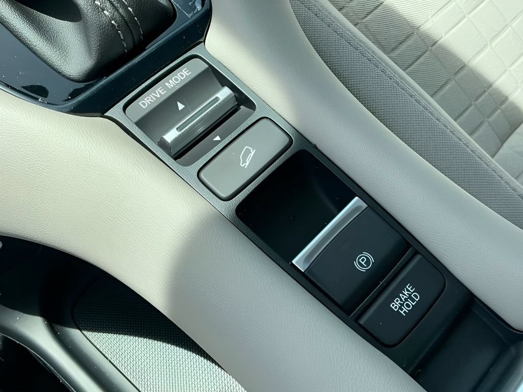 Certified 2026 Honda HR-V LX image 32