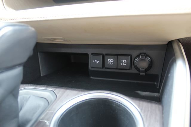 Used 2020 Toyota Highlander Limited image 22