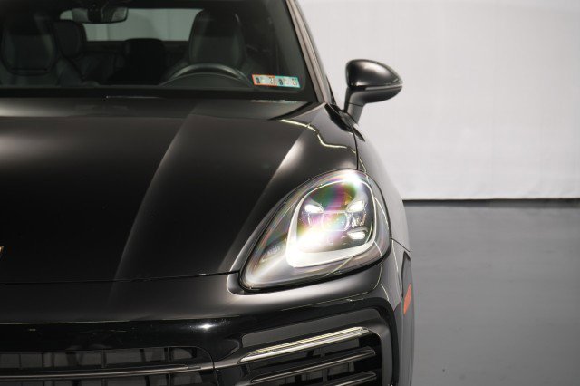 Used 2023 Porsche Cayenne Platinum Edition image 6