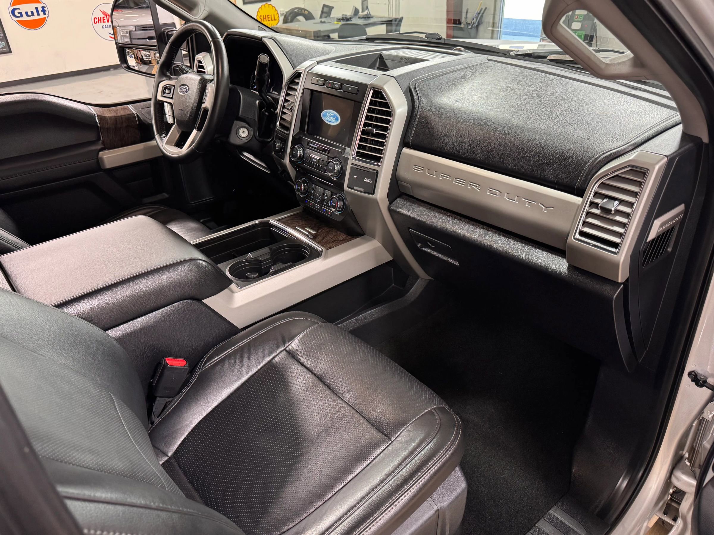 Used 2017 Ford F350 Lariat w/ Lariat Value Package image 20