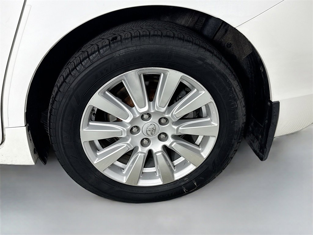 Used 2017 Toyota Sienna LE image 27
