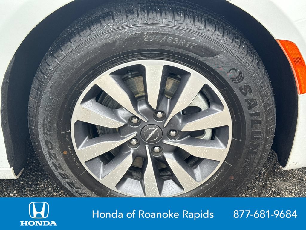 Used 2023 Chrysler Pacifica Limited FWD image 12