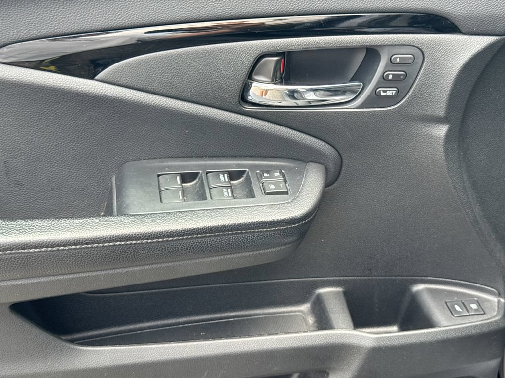 Used 2020 Honda Pilot Touring image 12