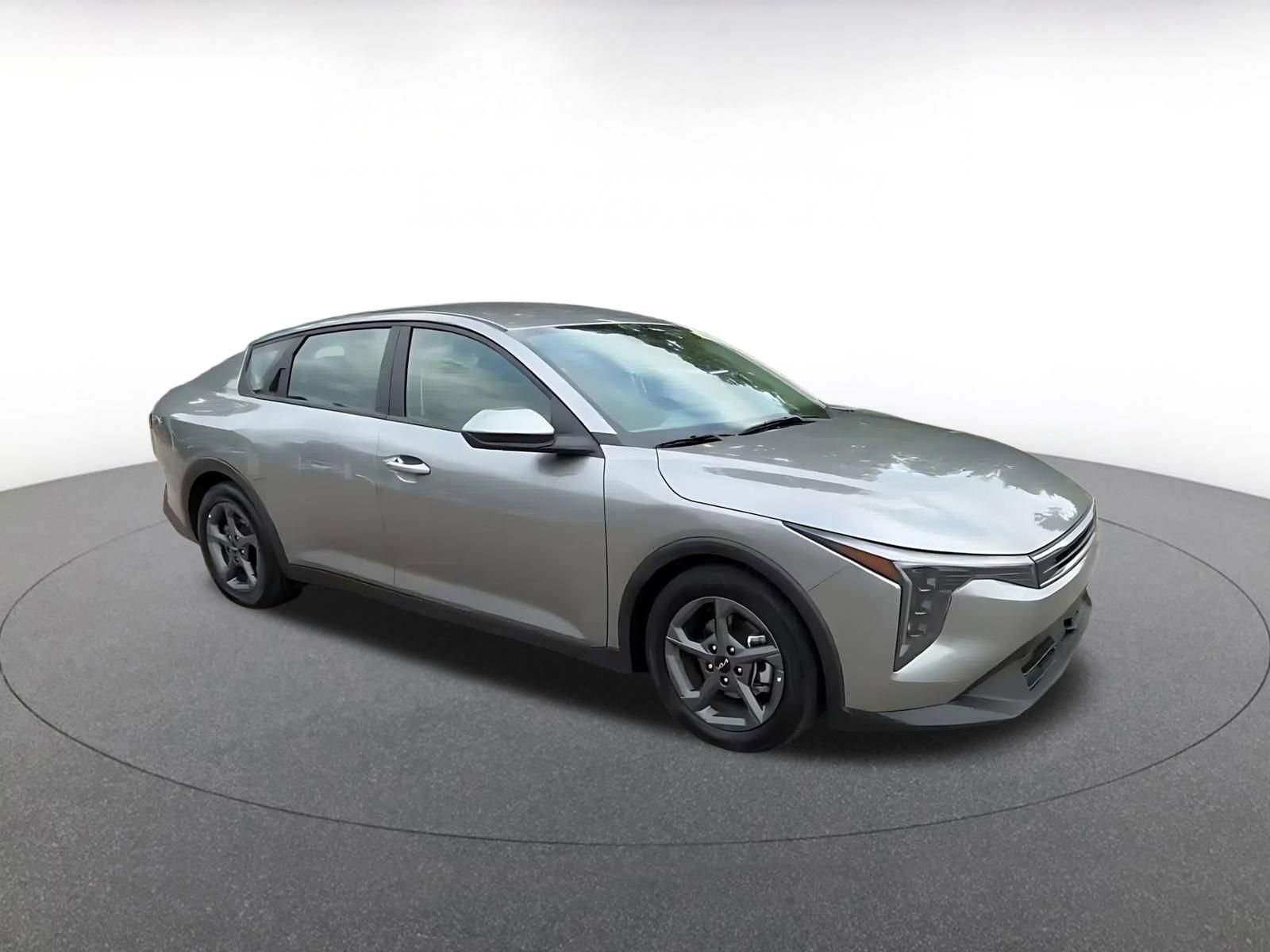 Used 2025 Kia K4 LXS FWD image 2