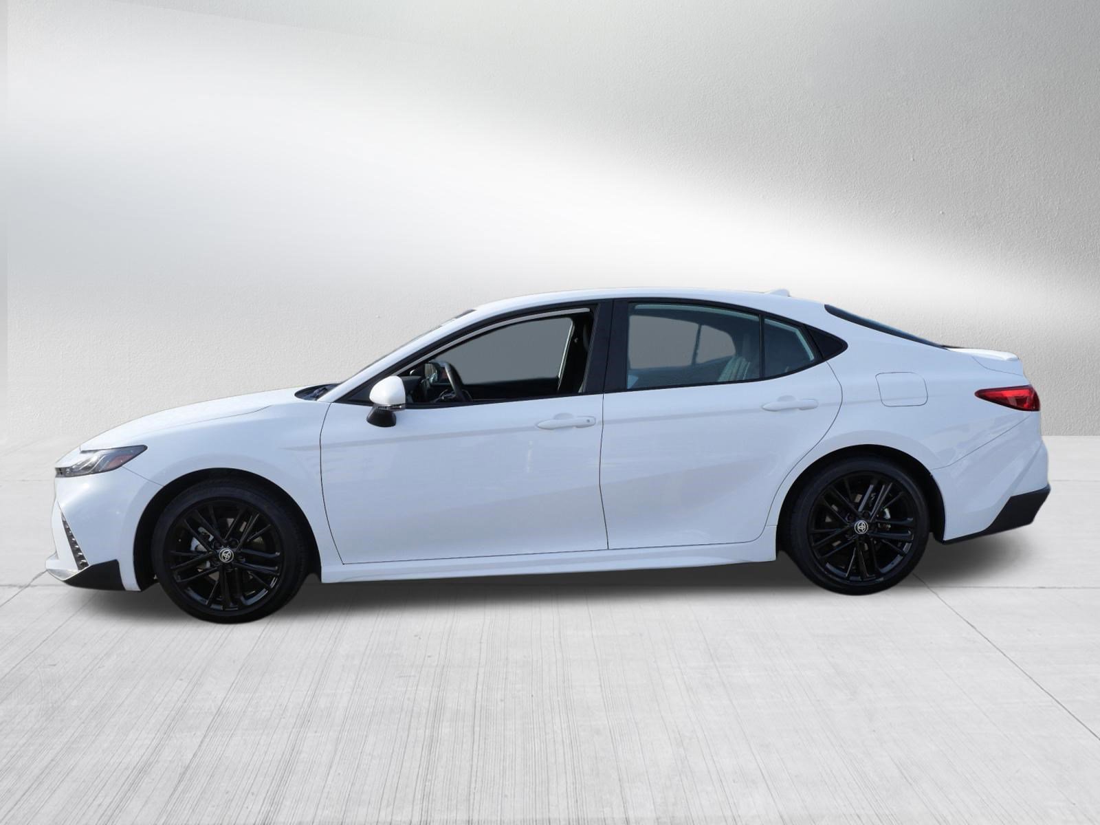 Certified 2025 Toyota Camry SE image 4