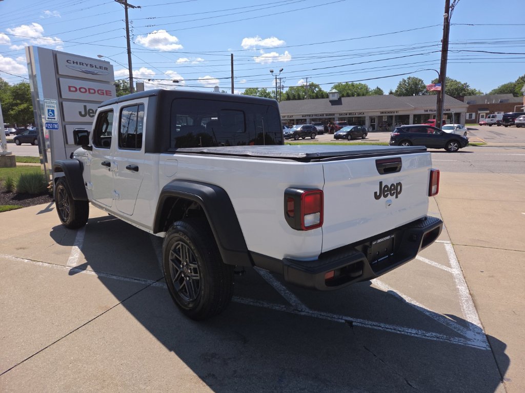 Certified 2025 Jeep Gladiator Sport AWD/4WD image 9