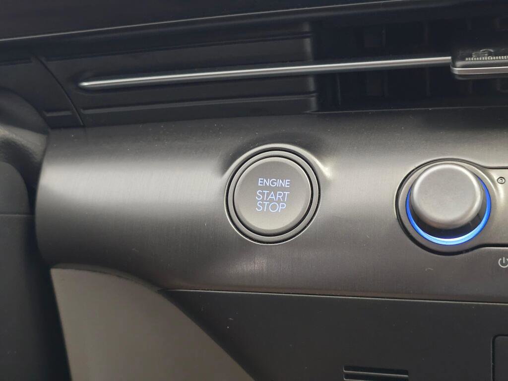 Used 2025 Hyundai Kona SEL AWD/4WD image 29