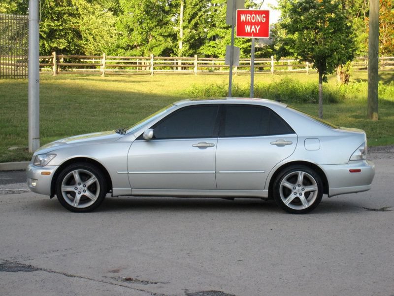 Used 2002 Lexus IS 300 RWD image 6