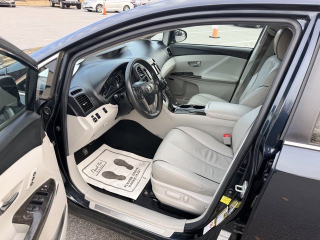 Used 2013 Toyota Venza XLE image 18
