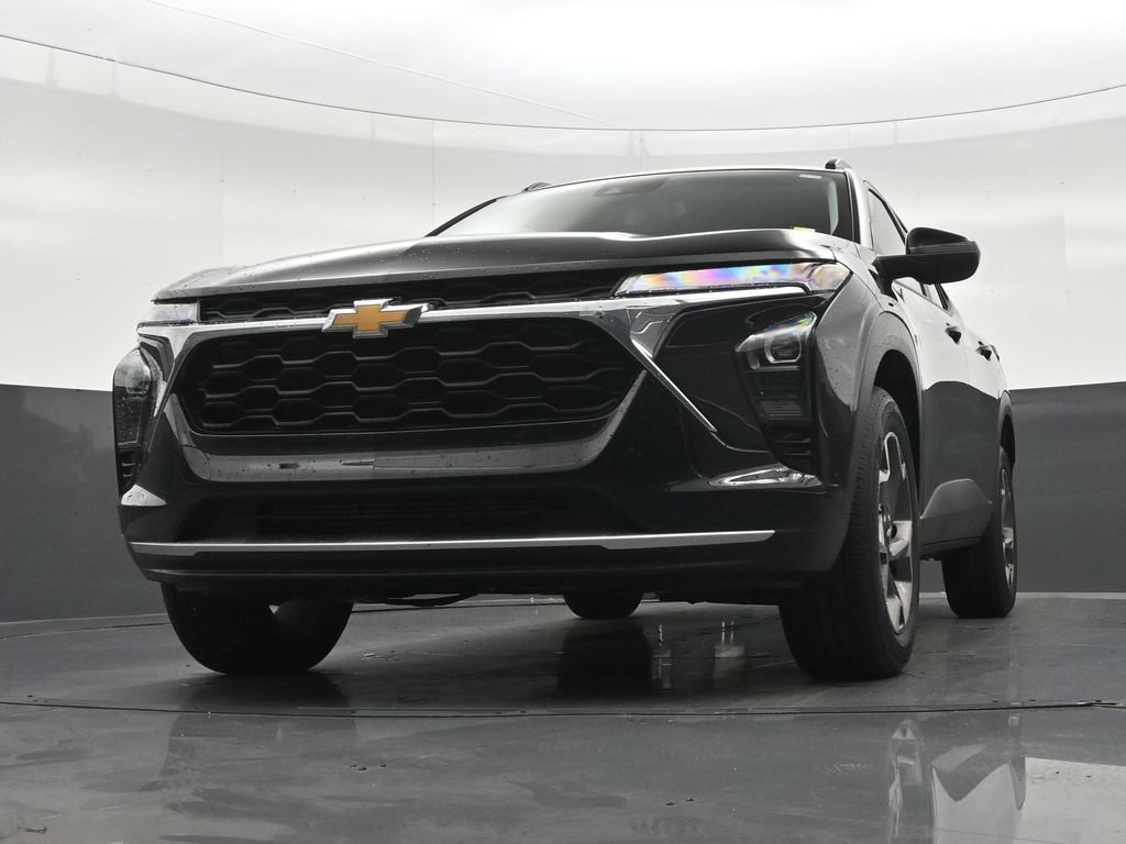 Used 2025 Chevrolet Trax LT FWD image 30