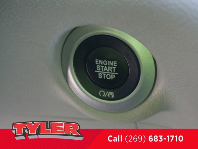 Used 2020 Chrysler Pacifica Touring w/ Cold Weather Group FWD image 29