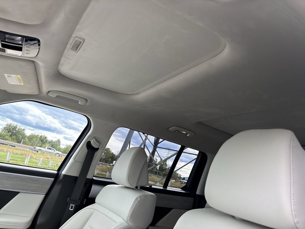 Used 2025 Hyundai Santa Fe Calligraphy AWD/4WD image 24