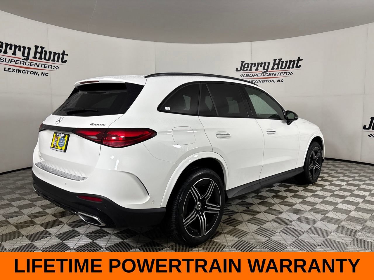 Used 2025 Mercedes-Benz GLC 300 4MATIC image 5