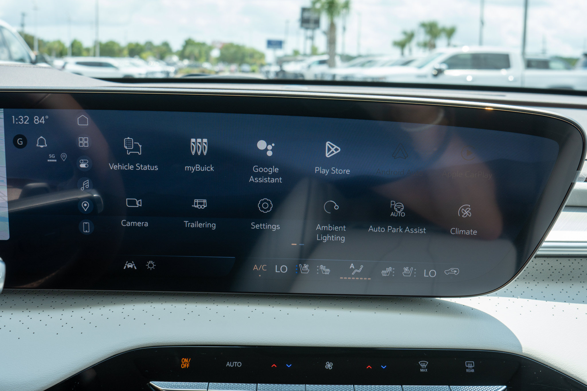New 2026 Buick Enclave Avenir w/ Super Cruise Package FWD image 17
