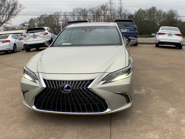 Certified 2022 Lexus ES 300h Ultra Luxury w/ Accessory Package 2 image 3