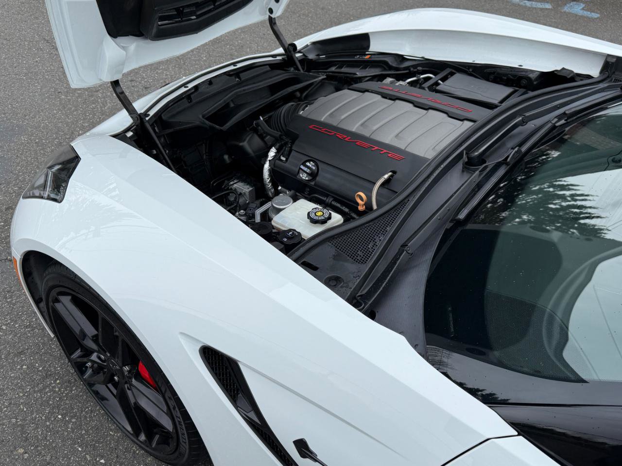 Used 2019 Chevrolet Corvette Stingray Coupe w/ Carbon Flash Badge Package image 31