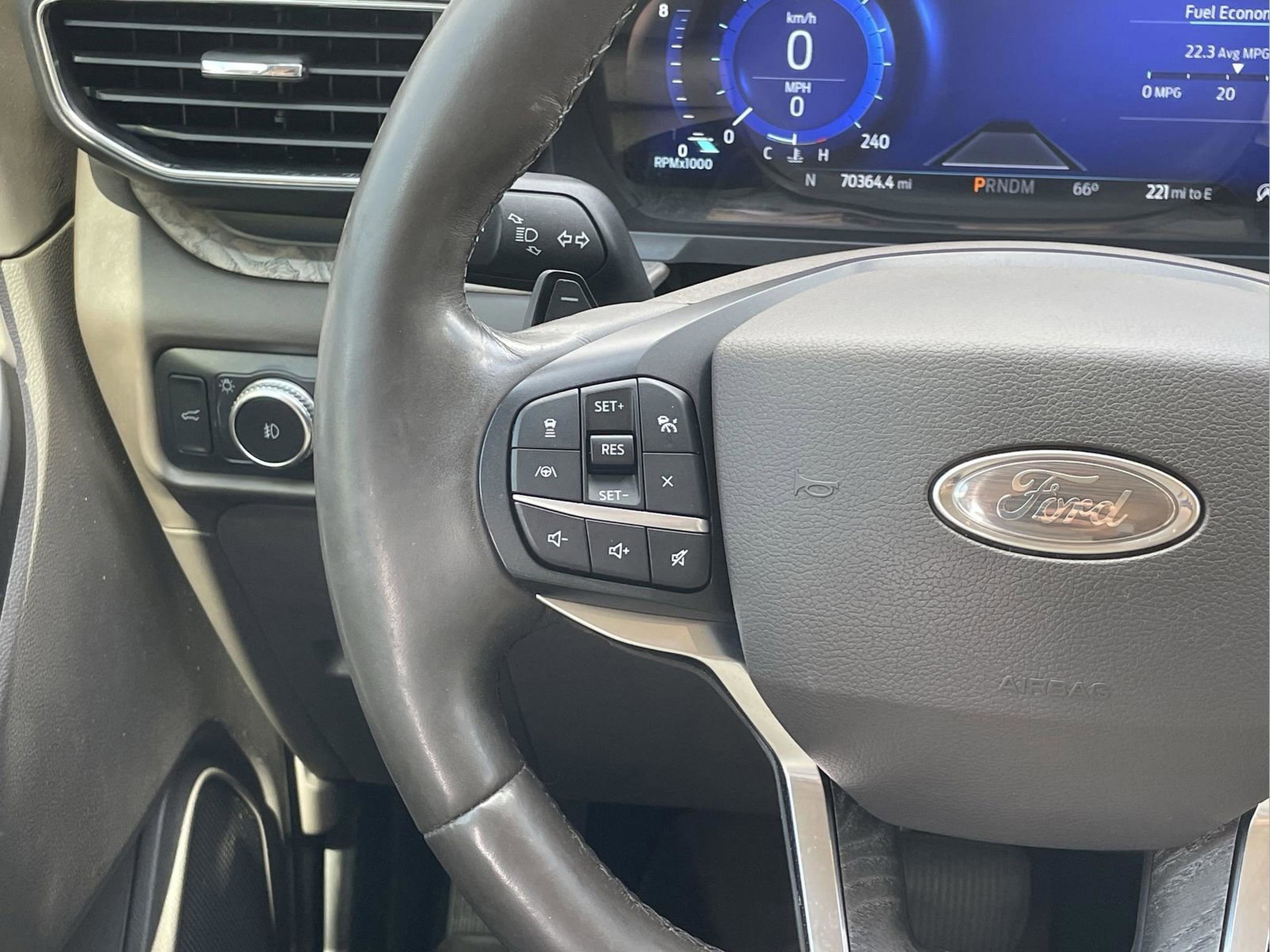 Used 2020 Ford Explorer Platinum w/ Premium Technology Package image 14