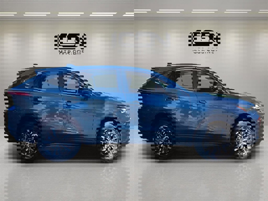 Used 2024 Toyota Venza LE image 10