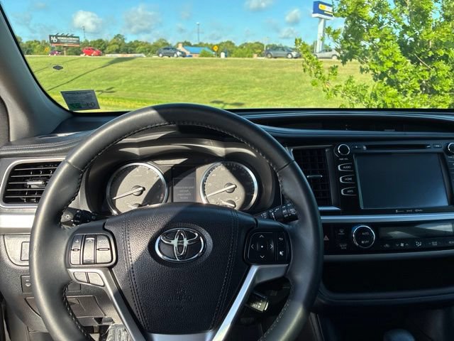 Used 2016 Toyota Highlander XLE FWD image 6