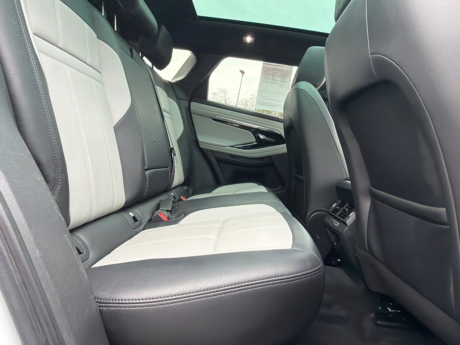 Used 2020 Land Rover Range Rover Evoque First Edition image 15