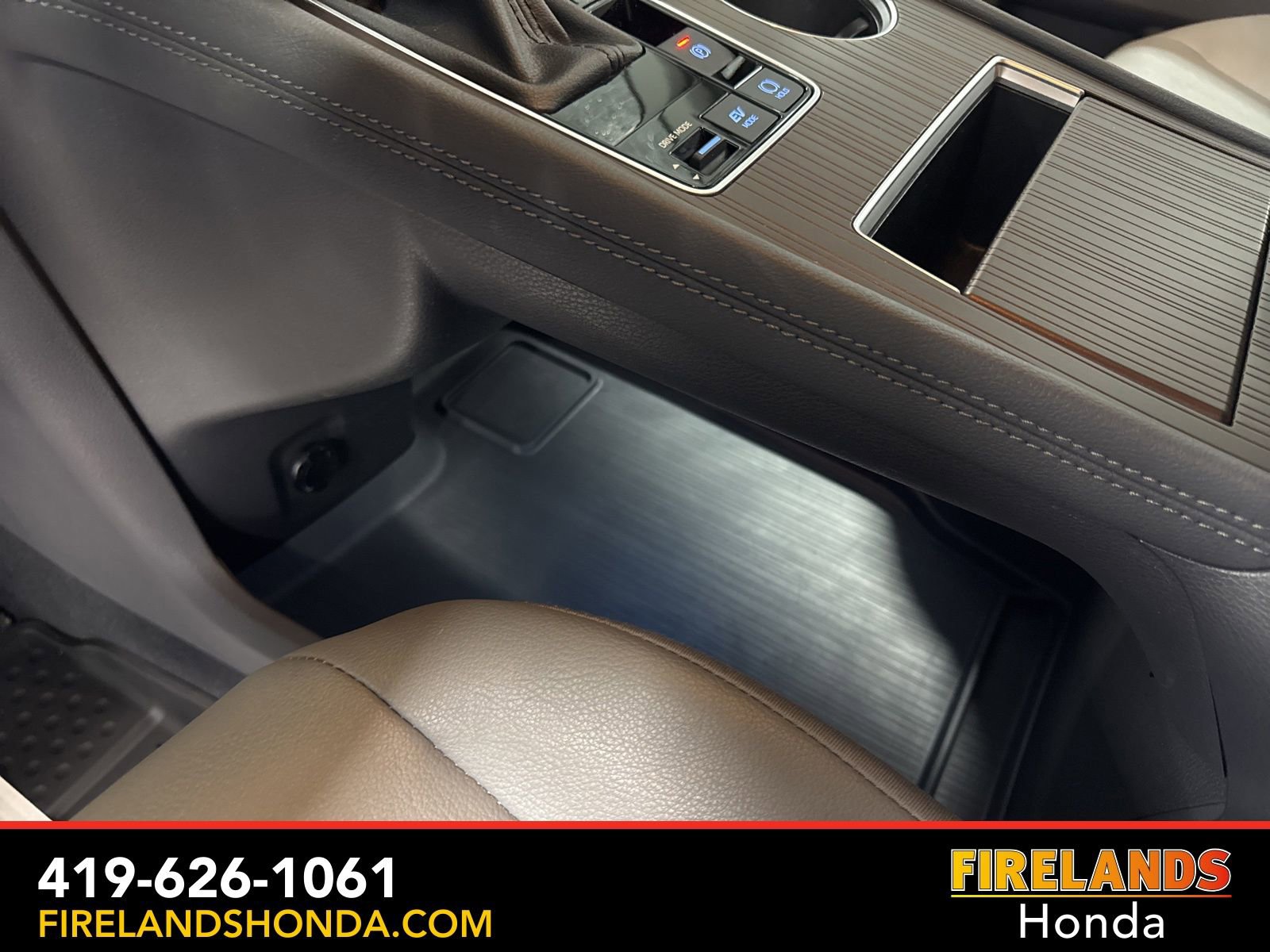 Used 2024 Toyota Sienna XLE AWD/4WD image 15