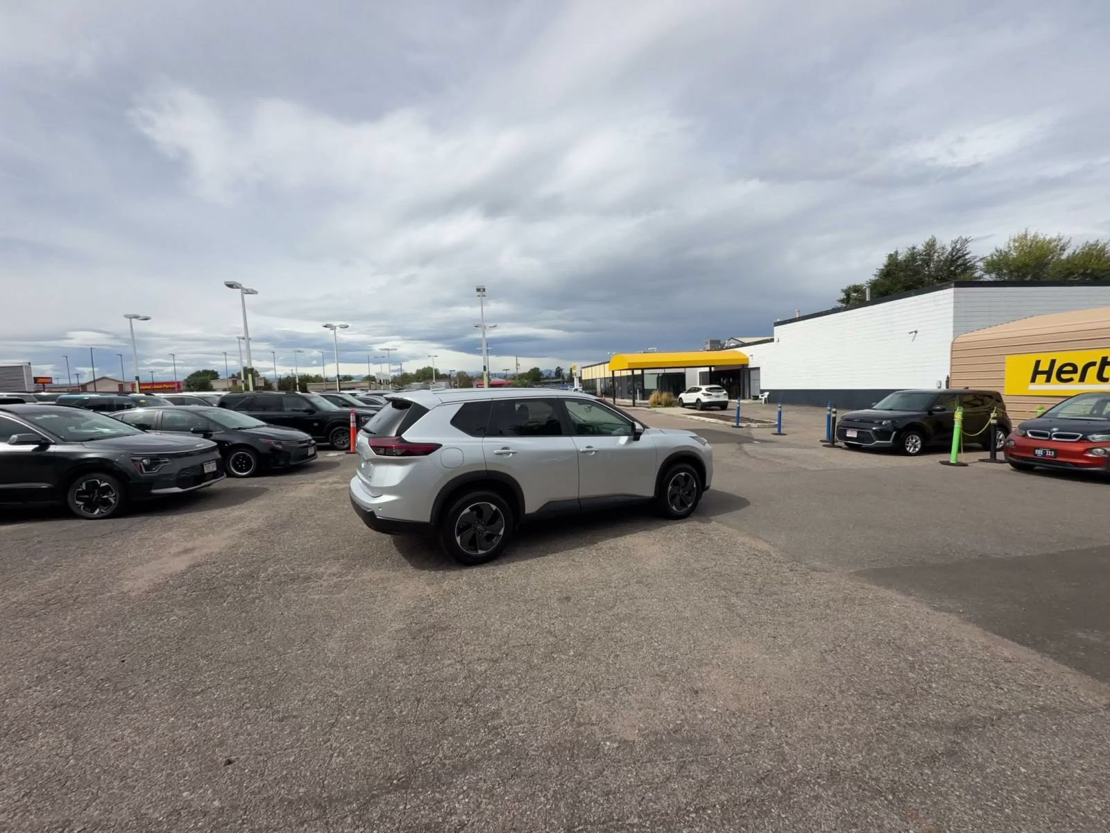 Used 2025 Nissan Rogue SV AWD/4WD image 14