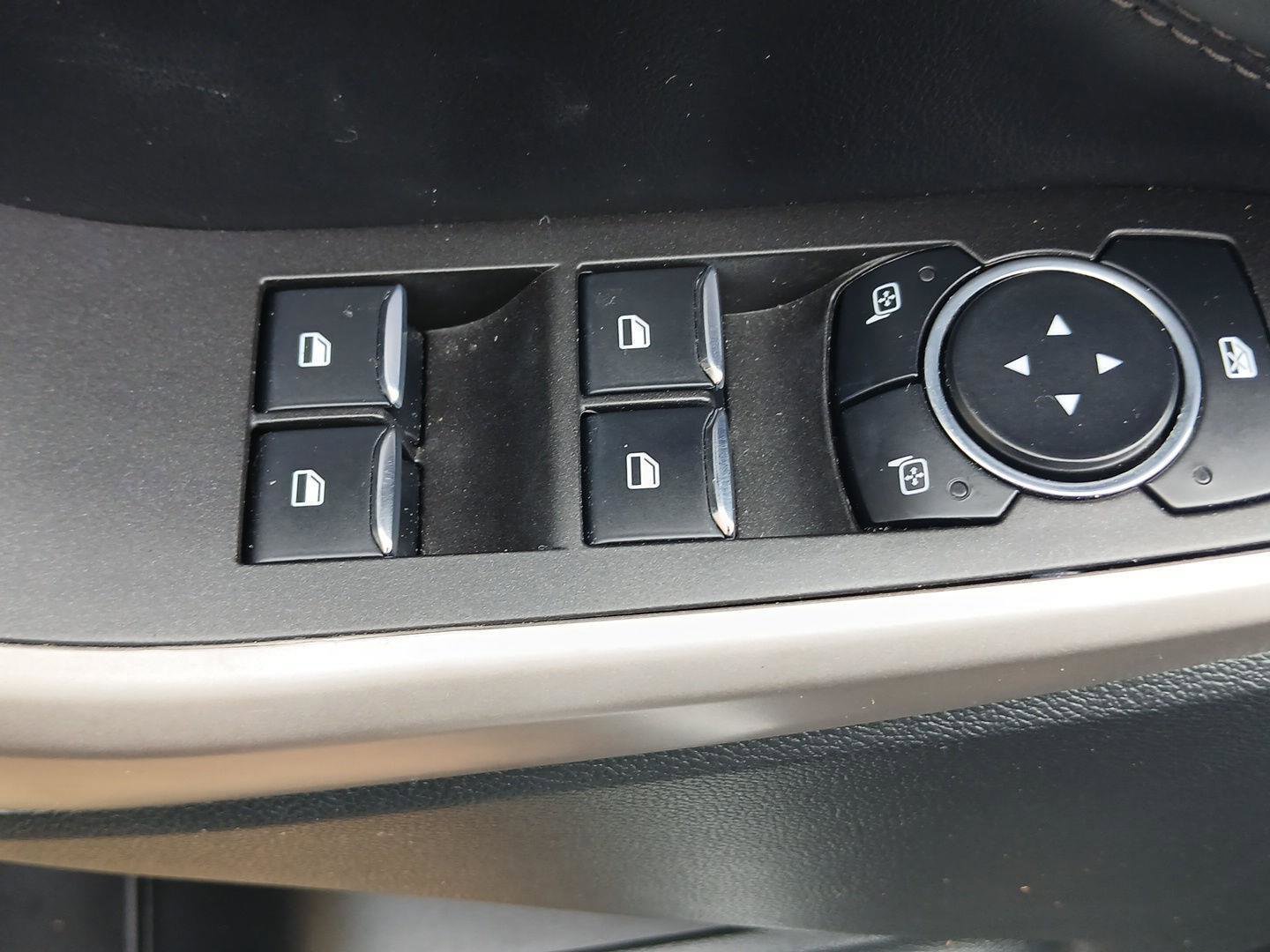 Used 2023 Ford Explorer XLT w/ Equipment Group 202A image 9