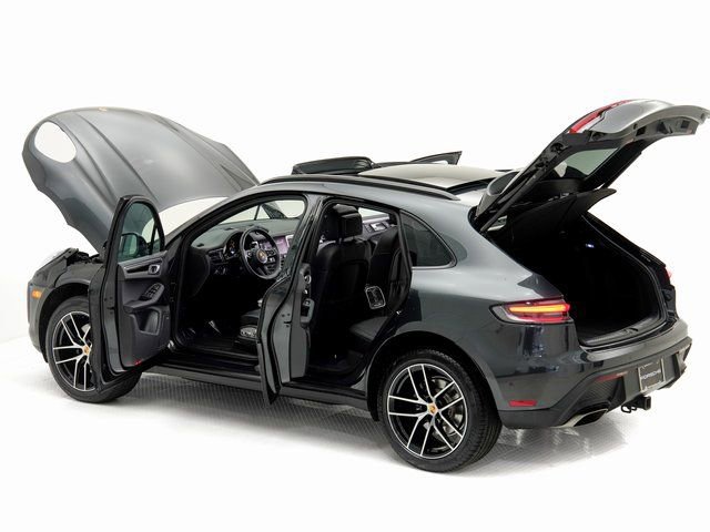 Used 2023 Porsche Macan Turbo image 30