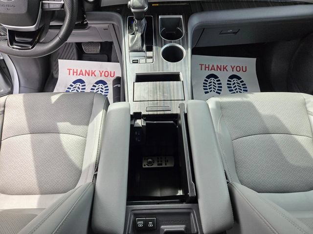 Used 2022 Toyota Sienna Limited AWD/4WD image 13