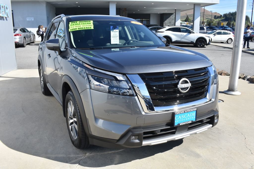 Used 2025 Nissan Pathfinder SL AWD/4WD image 9
