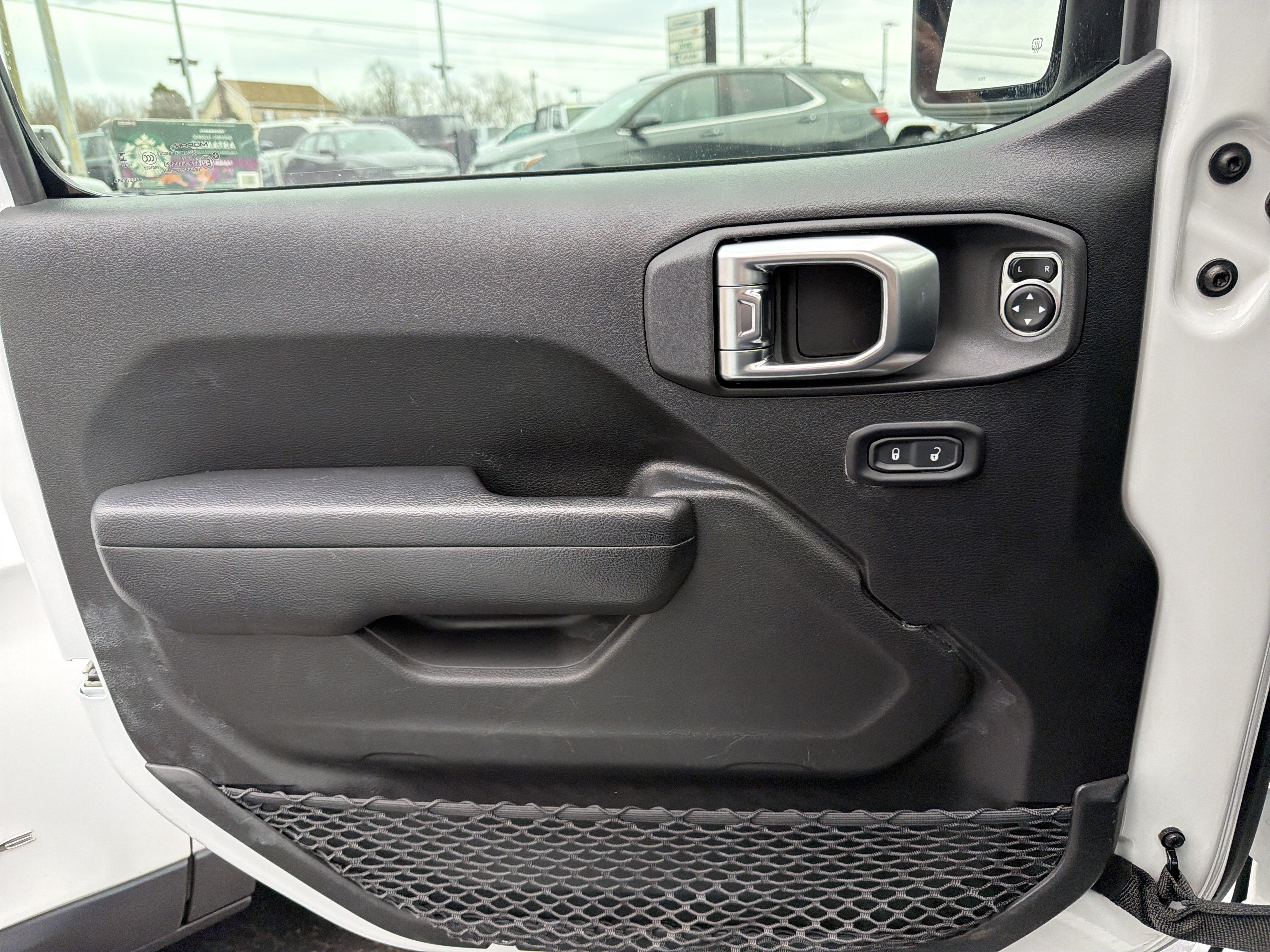 Used 2023 Jeep Wrangler Unlimited Willys AWD/4WD image 32