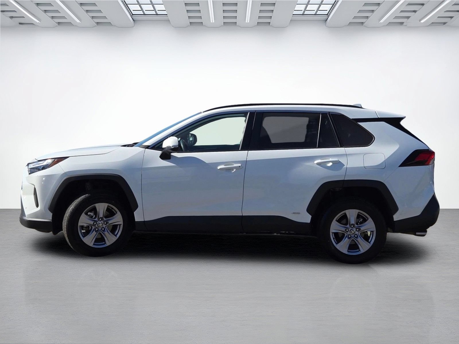 Used 2025 Toyota RAV4 XLE AWD/4WD image 7