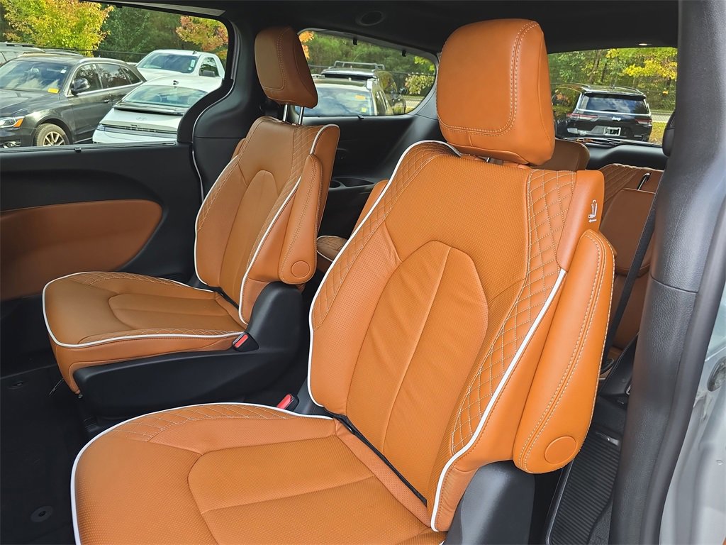 New 2026 Chrysler Pacifica Pinnacle w/ Trailer Tow Group image 15