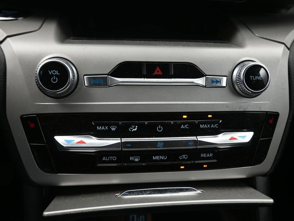 Used 2024 Ford Explorer XLT image 8