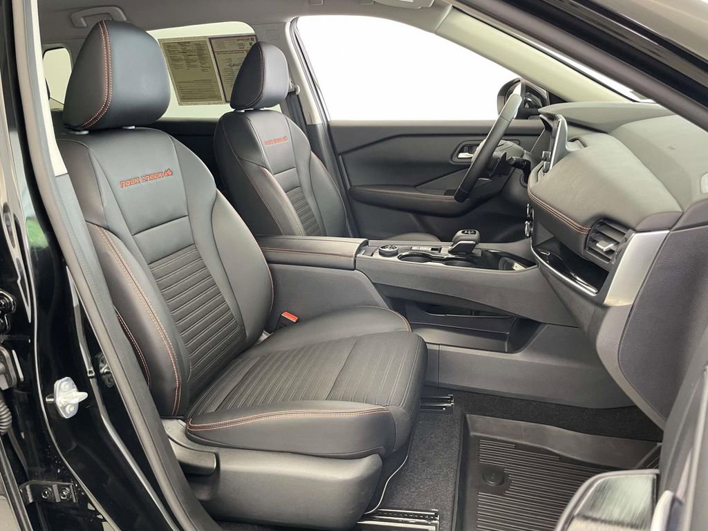 Used 2025 Nissan Rogue SV AWD/4WD image 22