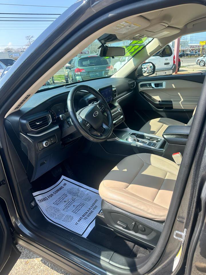 Used 2020 Ford Explorer XLT w/ Equipment Group 202A image 5