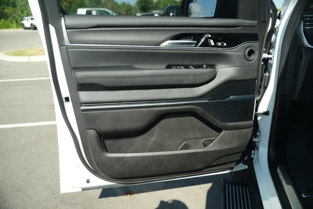 New 2026 Jeep Grand Wagoneer Summit AWD/4WD image 13