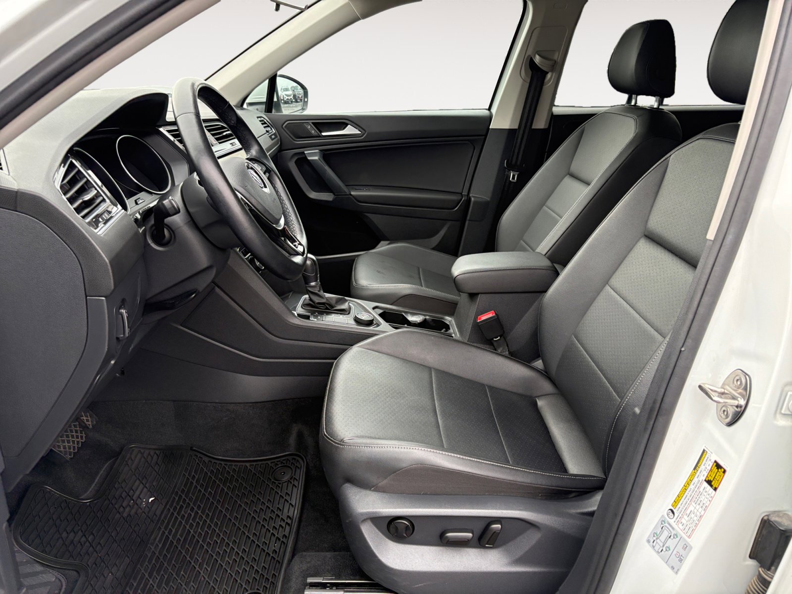 Used 2019 Volkswagen Tiguan SE w/ Panoramic Sunroof Package AWD/4WD image 20