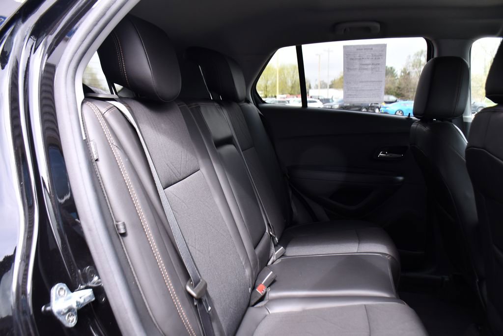 Used 2022 Chevrolet Trax LT w/ LT Convenience Package AWD/4WD image 18