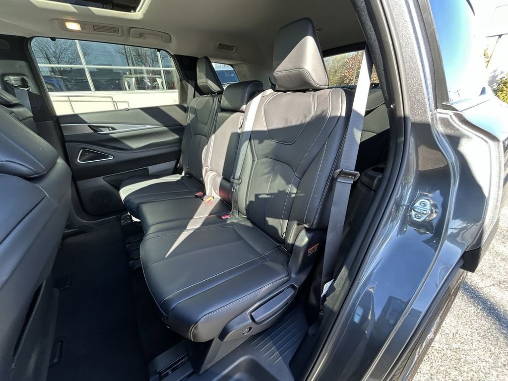 Certified 2026 INFINITI QX60 Luxe w/ Cargo Package AWD/4WD image 23