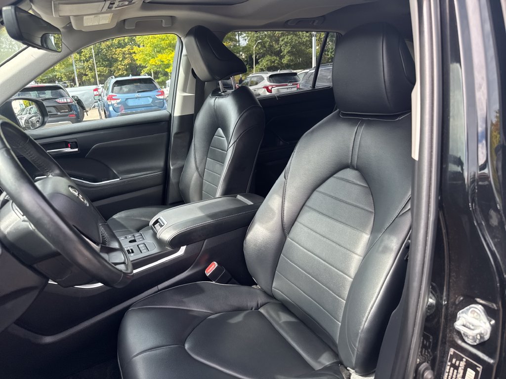 Used 2023 Toyota Highlander XLE AWD/4WD image 17