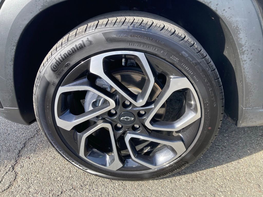 Used 2025 Chevrolet Trax RS w/ Sunroof Package FWD image 26