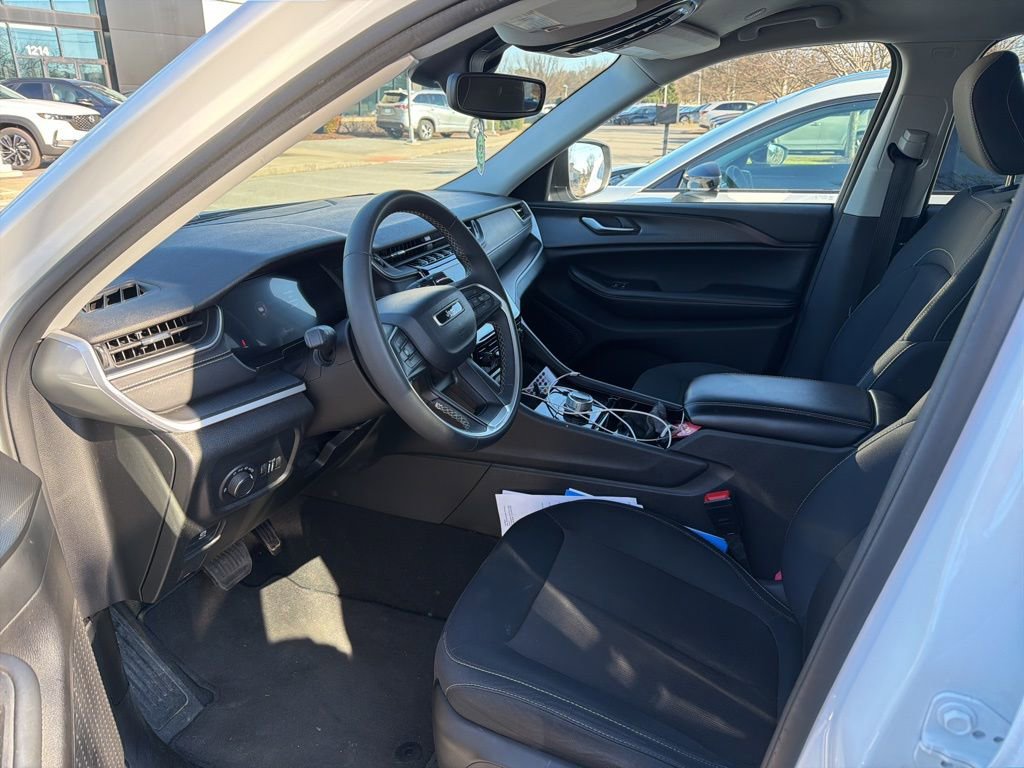 Used 2023 Jeep Grand Cherokee L Laredo image 34