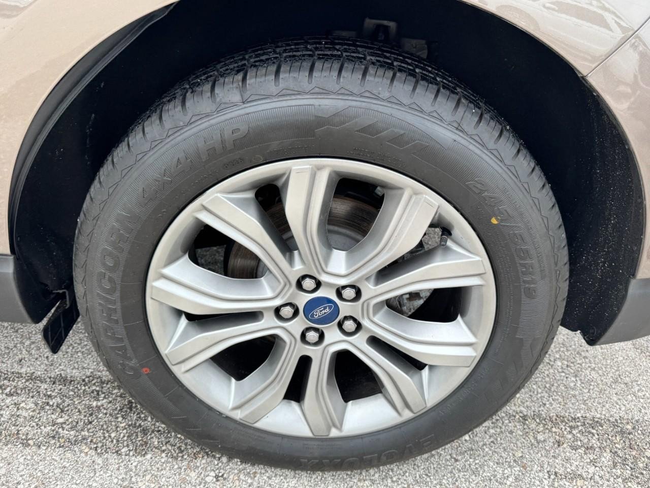 Used 2019 Ford Edge Titanium FWD image 7