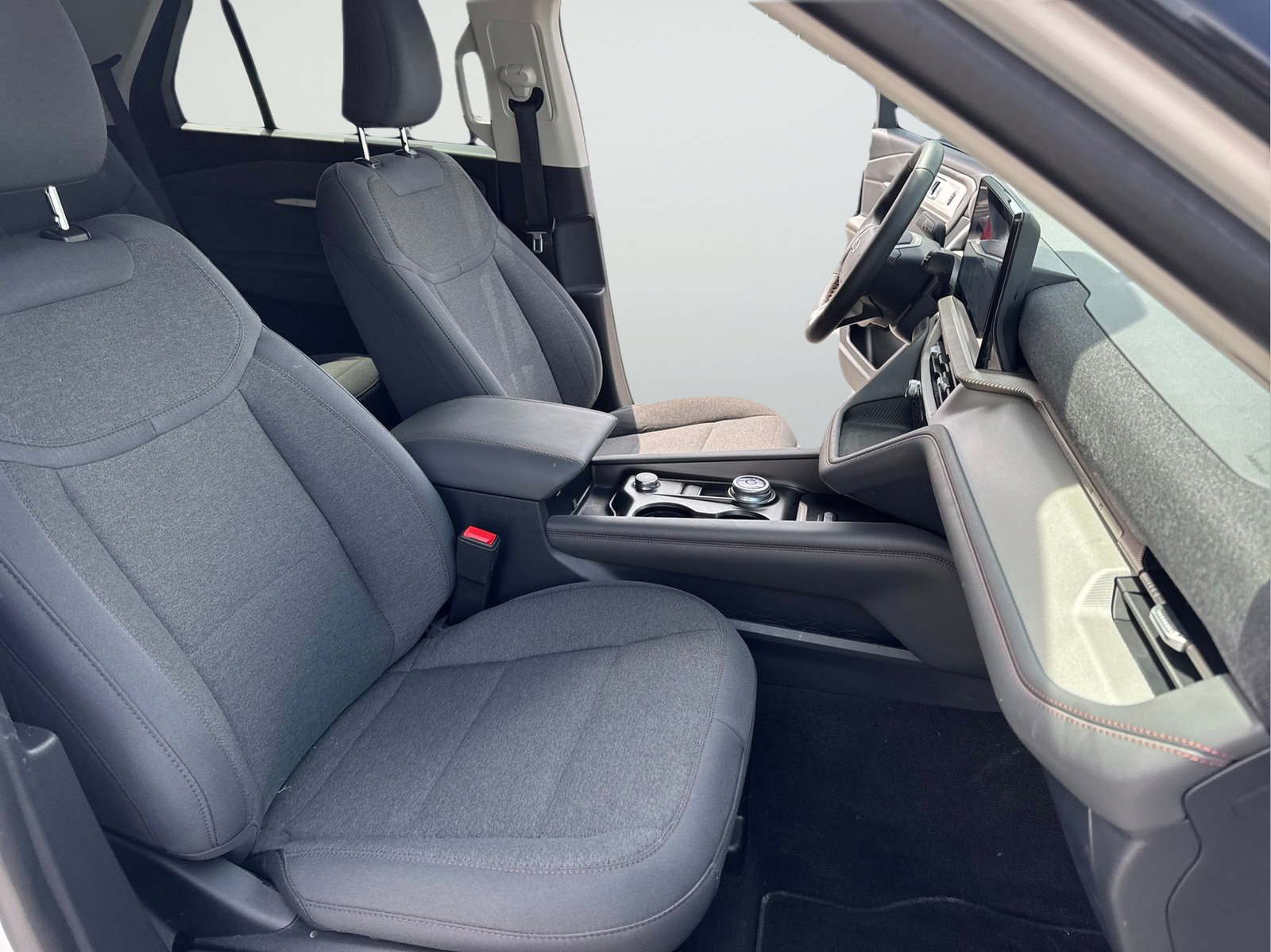 Used 2025 Ford Explorer Active RWD image 37