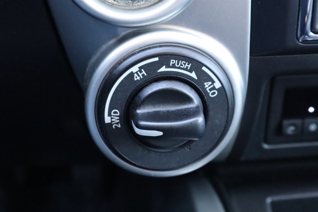 Used 2016 Nissan Titan PRO-4X AWD/4WD image 40