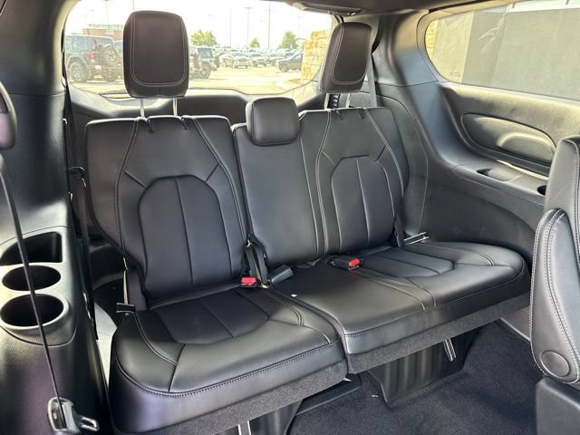 New 2027 Chrysler Pacifica Select FWD image 12