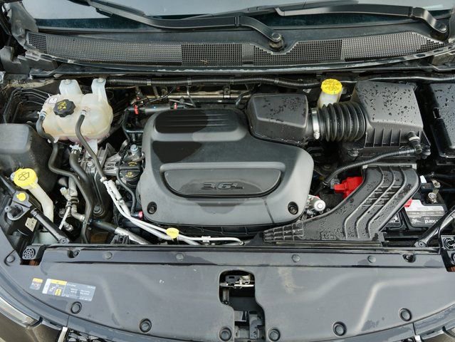 Used 2024 Chrysler Pacifica Touring-L image 30